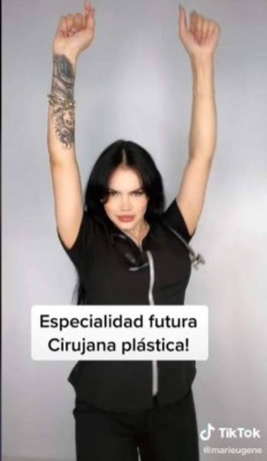 Actualmente María Eugenia se especializa como cirujana plástica.