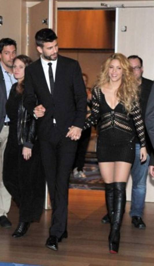 5. Al hacer pública su relación con el futbolista, Shakira tenía miedo de que la gente pensara que era una 'asalta cunas', ya que la diferencia de edad entre ellos es de 10 años.