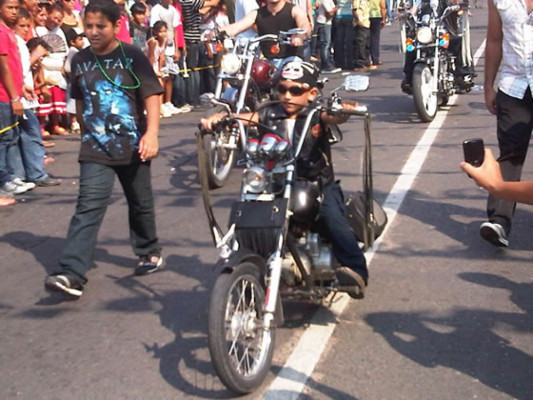 Hondureños disfrutan del Gran Carnaval de La Ceiba