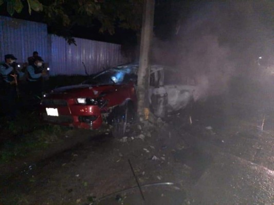 Una persona muere calcinada dentro de un carro en San Pedro Sula