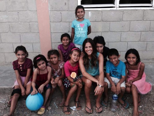 En El Progreso filman video de la cantante de EUA Jana Kramer