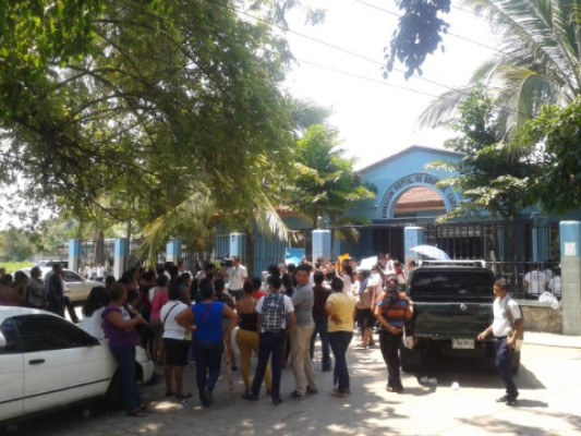 Exigen maestros ante autoridades de Educación en Cortés