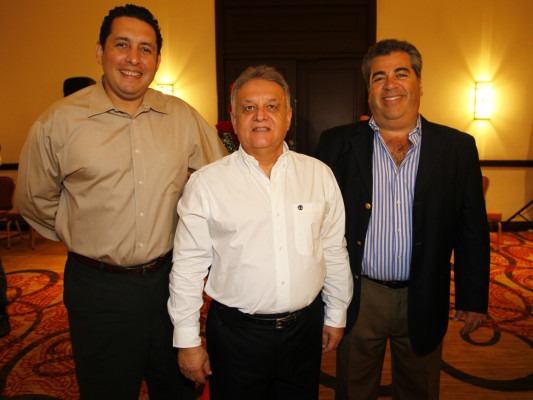 Consul de México José Omar Hurtado es agasajado