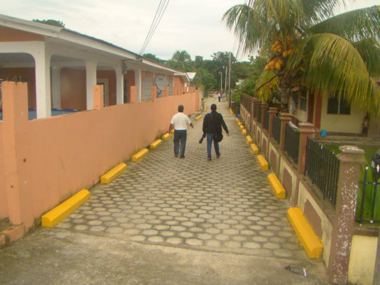 Unos L400 mil invierten en obra de adoquinado y drenaje