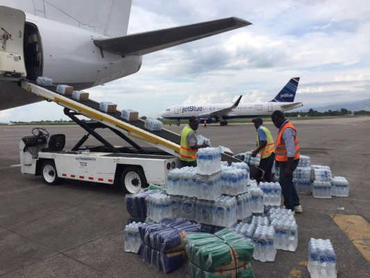Llega a Haití ayuda humanitaria que envió Honduras tras el paso de Matthew