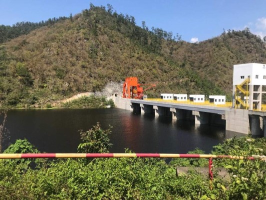 Detectan fugas en compuertas de la hidroeléctrica Patuca III