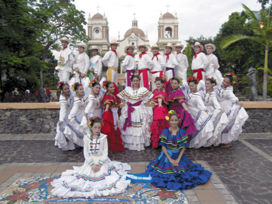 Más de 40 años de cultura, música y noticias