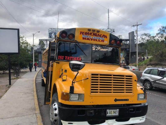 Menor de edad da a luz adentro de un bus a una bebé de cinco libras
