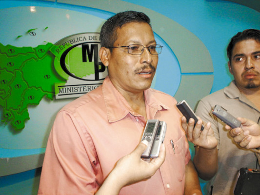 TSC acusa a González de enriquecimiento