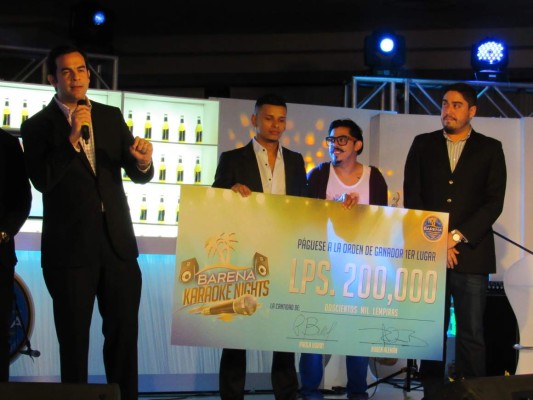 César Reyes, el gran ganador del 'Barena Karaoke Night”