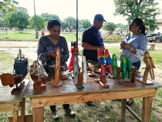 Privados de libertad de La Mosquitia se lucen en Feria Artesanal