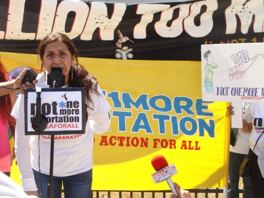 Inmigrantes en EUA reclaman que se detengan las deportaciones