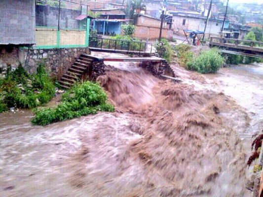 Dos muertos en Tegucigalpa y Santa Bárbara por lluvias