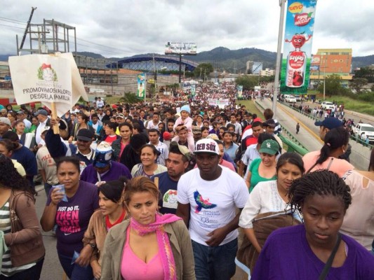 WASHINGTON, DC - JANUARY 18: A demonstrator waves a flag during the 2020 Women's March on January 18, 2020 in Washington, DC. Marches were held nationwide in cities including New York and Los Angeles. Zach Gibson/Getty Images/AFP== FOR NEWSPAPERS, INTERNET, TELCOS & TELEVISION USE ONLY ==