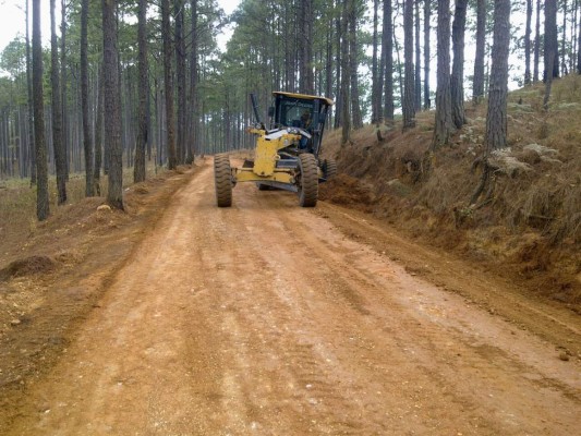 Reparan las carreteras secundarias de 15 municipios de Comayagua