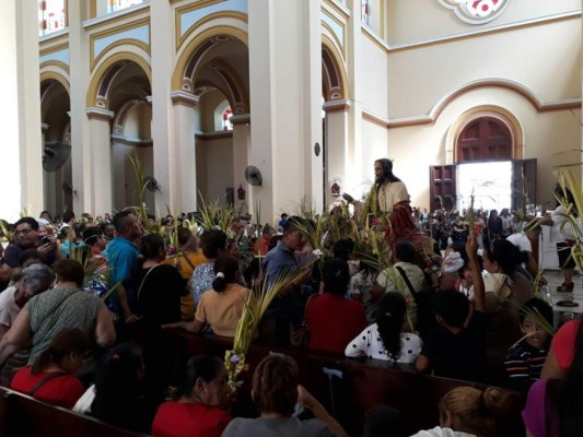 Feligresía católica sampedrana celebra con fervor el Domingo de Ramos