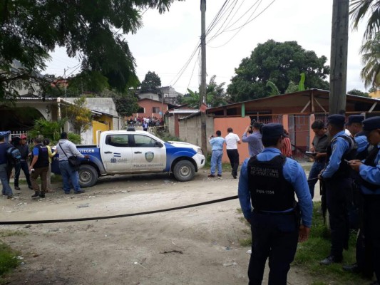 Las autoridades policiales acordonaron la escena del crimen.