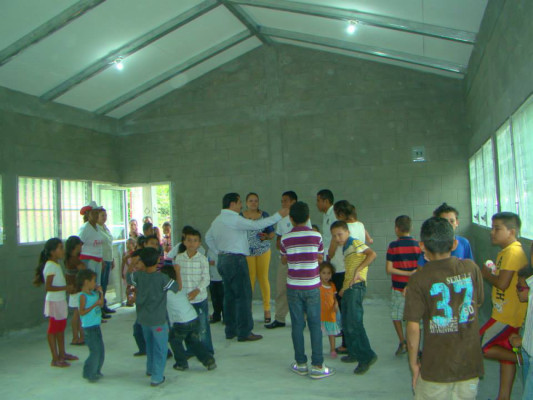 Más de L300 mil invierten en escuela de Puerto Cortés