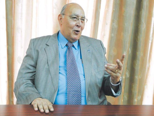 Oficial de alto rango en lista de depuradores es investigado por el TSC