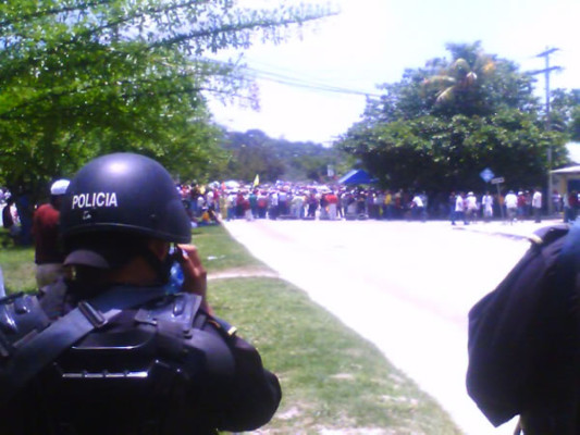 Honduras: Manifestantes paralizan las carreteras