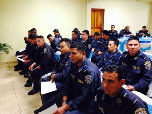 18 agentes culminan seminario de policías motorizados en San Pedro Sula