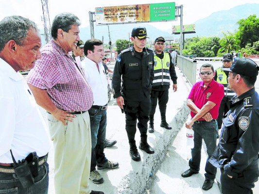 Desvían tráfico en el puente La Amistad de El Progreso