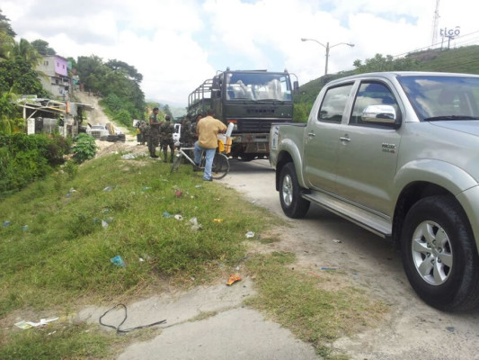 Desalojan a familias que tenían invadidos predios privados en Choloma