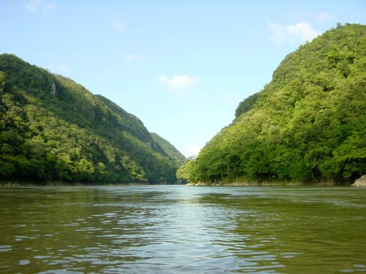 Guatemala y México analizan construir hidroeléctrica