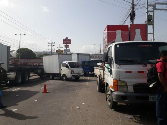 Paro de transporte: cierran bulevar en Villanueva, Cortés
