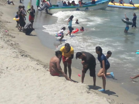 Tres adolescentes se salvan de morir ahogados en Tela