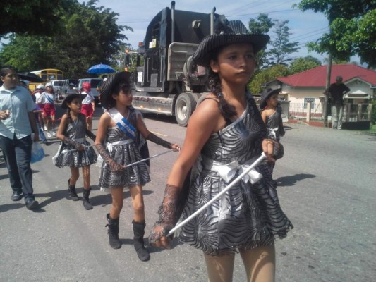 Escolares de El Progreso celebran la Independencia de Honduras