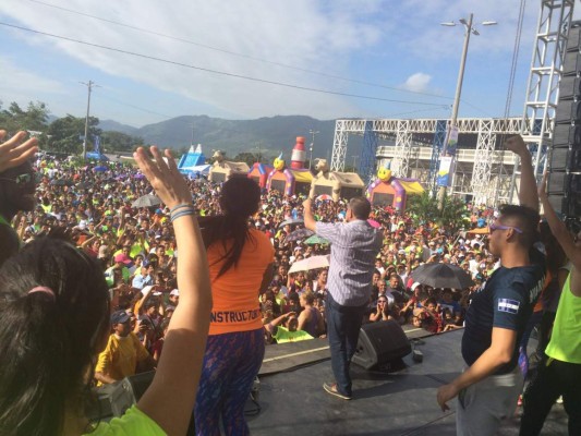 Miles de sampedranos se activan en el Olímpico