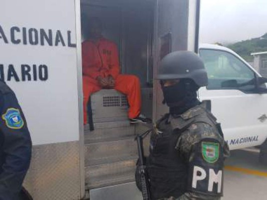 Envían a 95 peligrosos privados de libertad a El Pozo I y II