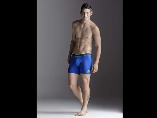 James Rodríguez posa sexy en ropa interior