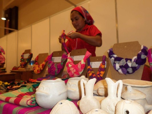 Artesanas lencas sueñan con enviar productos al exterior