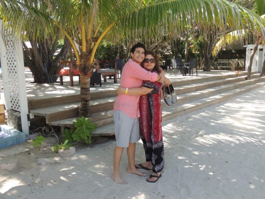 Estudiantes disfrutan viaje de despedida en Roatán