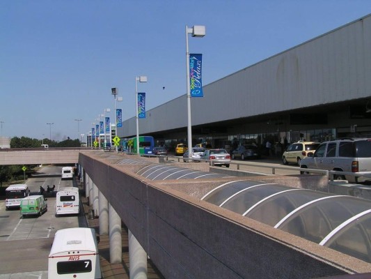 Empleado de aeropuerto confiesa que tenía lista una bomba casera