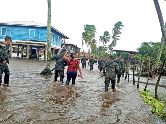 Más de 9,000 personas evacuadas en tres departamentos del litoral