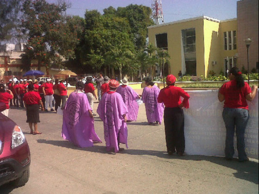 Celebra centenario del Día Internacional de la Mujer