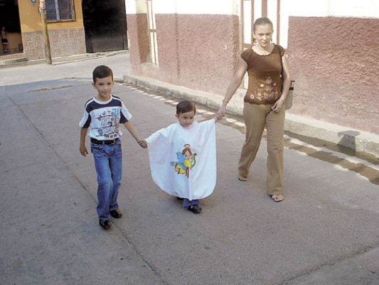 El pequeño 'sacerdote” de San José de Colinas