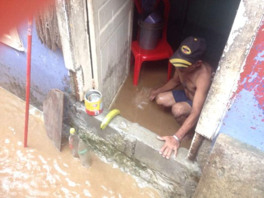 Un muerto y daños dejan lluvias en el litoral Atlántico de Honduras