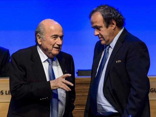 Blatter y Platini llegan al juicio final antes de Navidad  