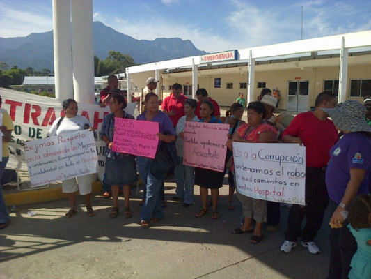 Honduras: Protestan por crisis en Hospital Atlántida