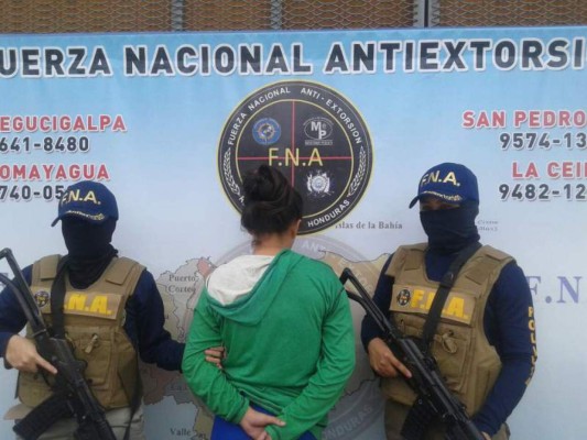 Detenienen a supuesta extorsionadora integrante de 'Los Chirizos'