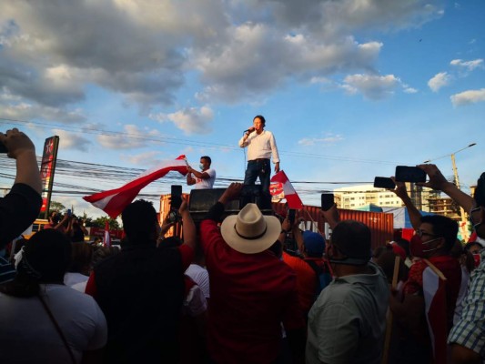 Ritmo punta, pancartas y gritos: seguidores de Luis Zelaya protestan en Tegucigalpa