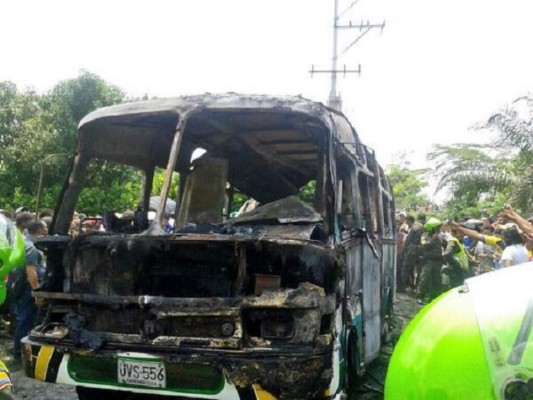 Incendio en autobús deja 30 niños muertos en Colombia