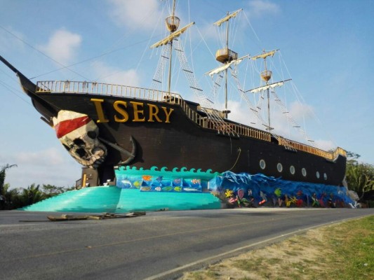 Aseguran lujosa limusina y el bar restaurante a Lombardi