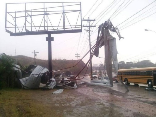 Lluvias con fuertes vientos y granizo dejan daños en Tegucigalpa
