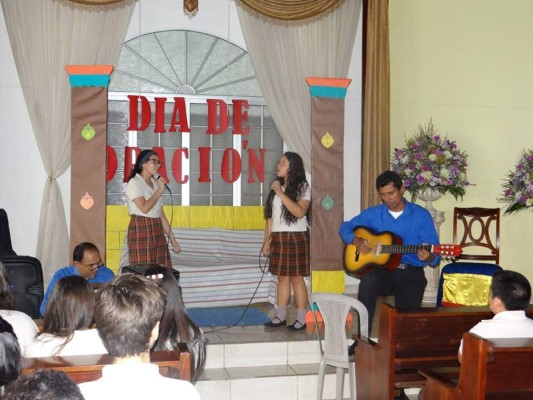 Estudiantes resaltan la importancia de la oración