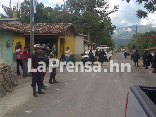 Honduras: Pobladores queman una patrulla en Intibucá